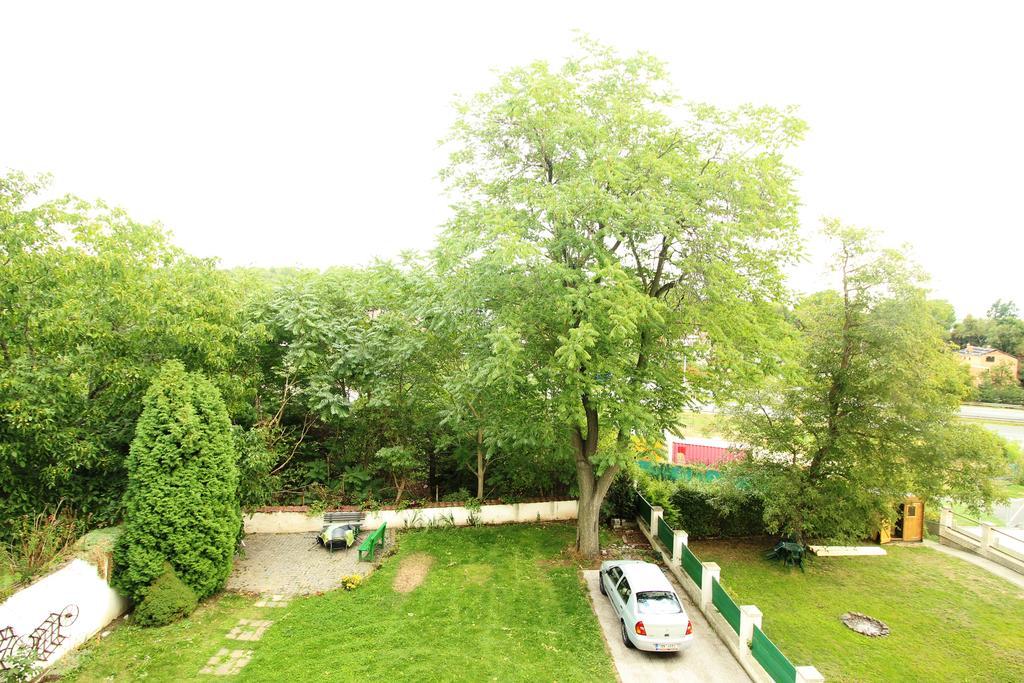 Pension Berg Praga Exterior foto